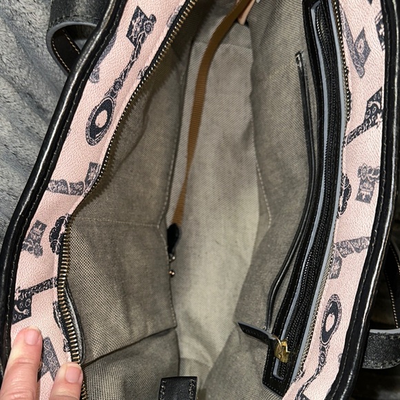 Disney Dooney & Bourke Princess Key Pattern Tote - Picture 4 of 6